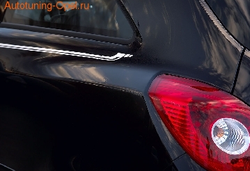 Полоса дизайнерская Opel Astra H, Opel Astra J, Opel Corsa D, Opel Insignia, Opel Meriva A, Opel Zafira B Тип II серебристого цвета