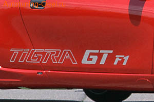 Наклейка Тigra GT F1 в хромированном цвете для Opel Tigra
