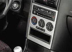 Накладка на среднюю консоль Opel Astra G в стиле Alu-Look для машин с дисплеем без системы климат-контроль