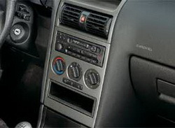 Накладка на среднюю консоль Opel Astra G в стиле Titan-Look для машин с дисплеем без системы климат-контроль