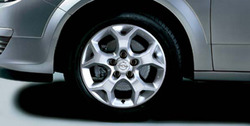 Диски литые R16 легкосплавные дизайн 5 Y-образных лучей ``Dynamic 1`` с покрытием Sterling Silver для Opel Astra H, Opel Zafira B