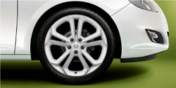 Диски литые R19 легкосплавные с покрытием Bi-colour дизайн 5 Y-образных лучей для Opel Astra J c бензиновыми двигателями 1,6T л, дизельными двигателями 1,7 л и 2,0 л