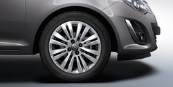 Диски литые R16 легкосплавные серебристые дизайн 8 двойных лучей для Opel Corsa D 5х110