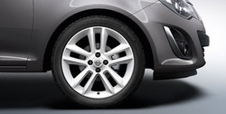   R17    Casablanca White  5    Opel Corsa D 5110