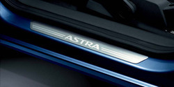 Накладки на пороги Opel Astra H в стиле OPC Line